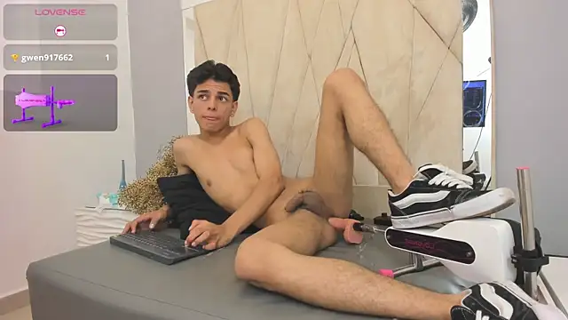 Snapshot of owen__johnson chatting on September 26, 12:25 pm owen johnson online show from September 26, 12:25 pm