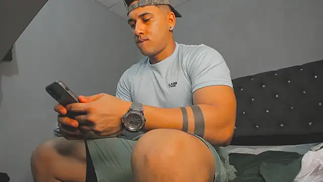 evan hardy online show from October 17, 2:59 am