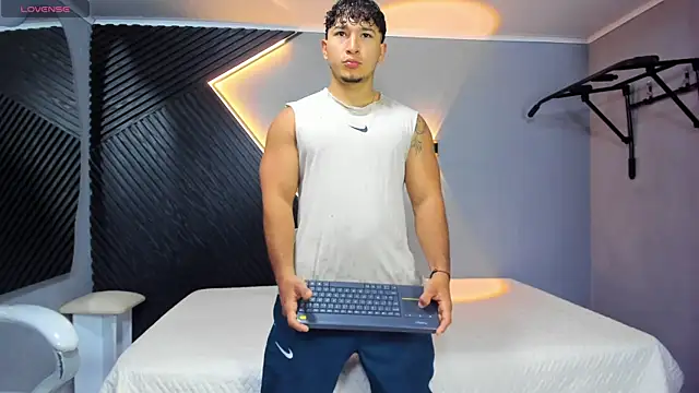 Horny nick18 online show from April 21, 11:27 am