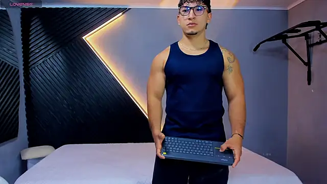 Horny nick18 online show from May 4, 1:57 pm