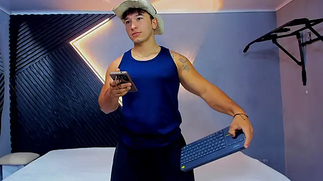 Horny nick18 online show from June 18, 11:26 am
