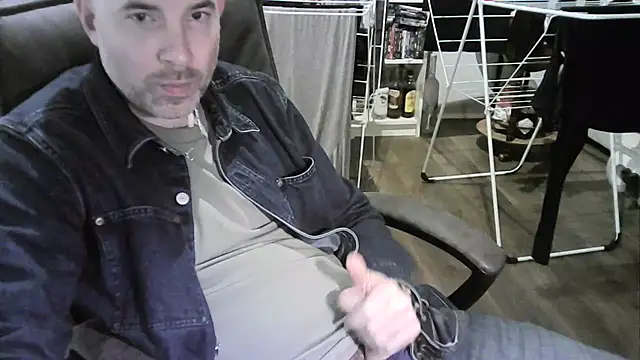 Snapshot of Chrisprngr chatting on October 10, 4:34 pm Chrisprngr online show from October 10, 4:34 pm