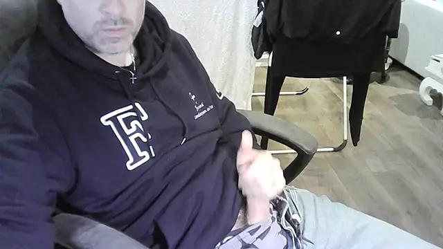 Snapshot of Chrisprngr chatting on October 5, 3:16 pm Chrisprngr online show from October 5, 3:16 pm
