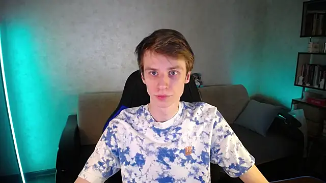 yes cute boy  online show from April 1, 12:18 pm