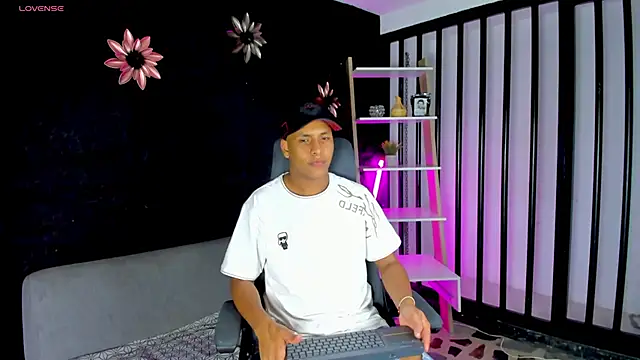 IsaacBlack  online show from October 16, 5:04 am