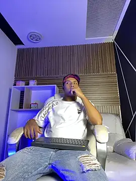 Snapshot of IsaacBlack_ chatting on September 12, 4:23 am IsaacBlack online show from September 12, 4:23 am