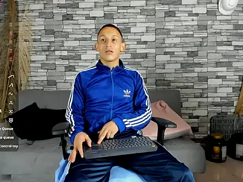 Snapshot of Masterblue_hot chatting on October 2, 12:25 am Masterblue hot online show from October 2, 12:25 am