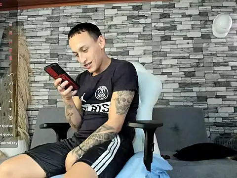 Snapshot of Masterblue_hot chatting on September 25, 9:57 pm Masterblue hot online show from September 25, 9:57 pm