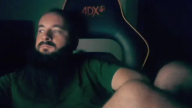 Snapshot of LondonMan1988 chatting on October 26, 6:43 pm LondonMan1988 online show from October 26, 6:43 pm