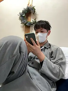 tom19899q online show from December 20, 10:50 pm