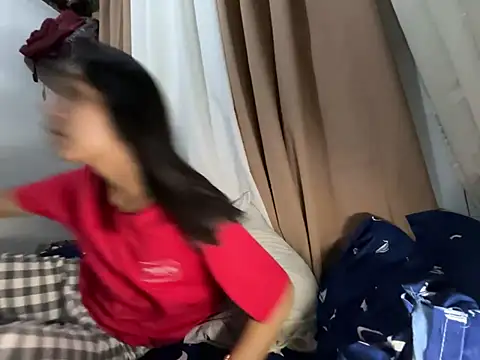 Hottielouise online show from February 6, 9:50 am