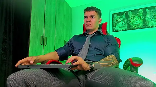 Snapshot of ALPHA_DOMINUS_ chatting on September 14, 4:03 am ALPHA DOMINUS online show from September 14, 4:03 am
