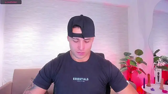 connorsmiith online show from April 25, 1:41 pm