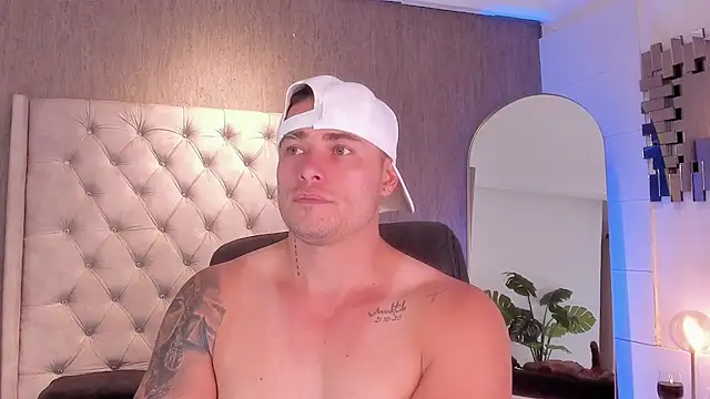 connorsmiith online show from May 1, 2:04 am
