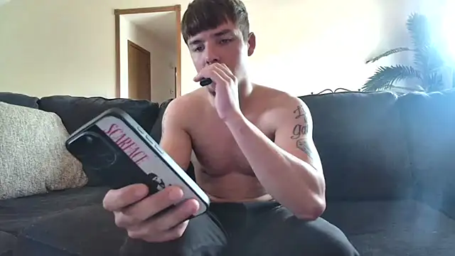 derekmontana2 online show from April 27, 4:36 pm