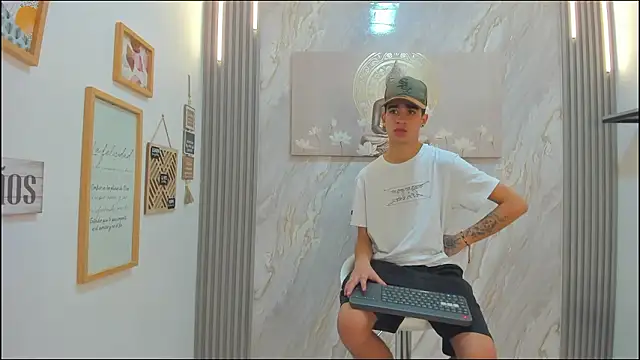 TWINKS BOYS1 online show from January 18, 8:55 pm