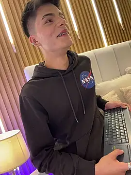 Dulcey  online show from April 27, 10:59 pm