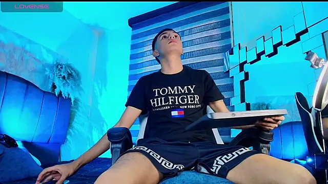 Isaac tan online show from March 9, 7:08 pm