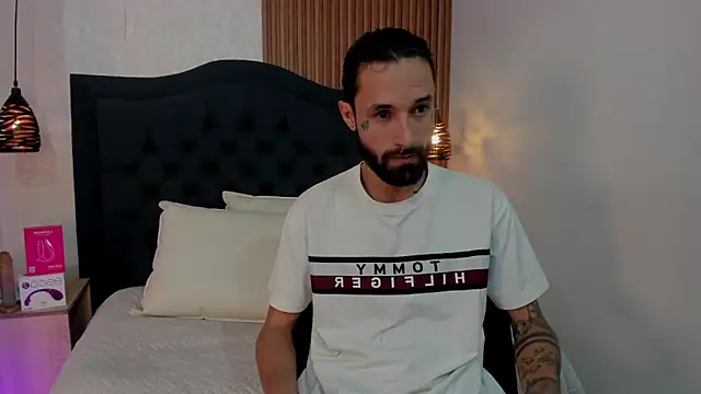 Hisoka 011 online show from April 9, 7:20 pm