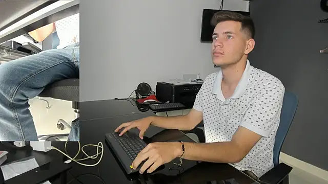 lara and danny online show from October 4, 2:44 pm