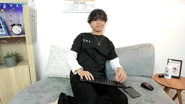 Snapshot of Honeymoon_sariel chatting on September 14, 8:33 pm Honeymoon sariel online show from September 14, 8:33 pm