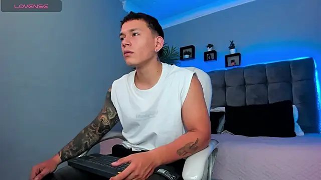 Thomas moon online show from April 24, 1:57 pm