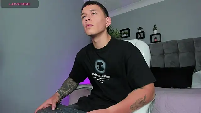 Thomas moon online show from April 27, 2:46 pm