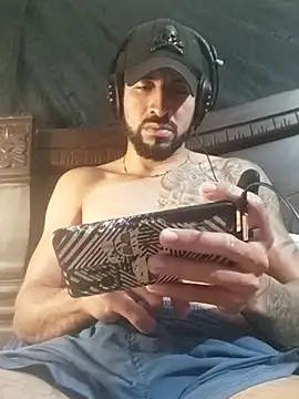 Snapshot of Alexsexygamer chatting on October 18, 1:32 am Alexsexygamer online show from October 18, 1:32 am