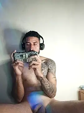 Snapshot of Alexsexygamer chatting on October 25, 2:35 am Alexsexygamer online show from October 25, 2:35 am