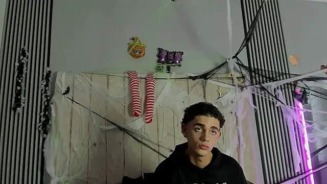 Snapshot of nathan_shimmer chatting on October 22, 12:53 pm nathan shimmer online show from October 22, 12:53 pm