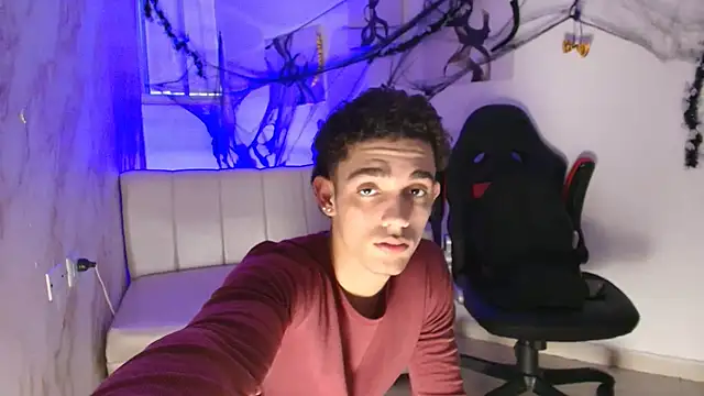 Snapshot of nathan_shimmer chatting on October 30, 12:39 pm nathan shimmer online show from October 30, 12:39 pm