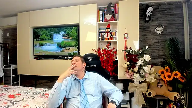 SpartacusDaddy48 online show from April 25, 1:41 pm