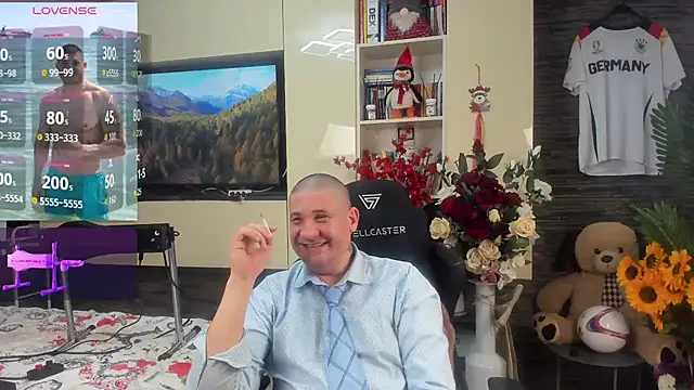 SpartacusDaddy48 online show from June 18, 10:20 am