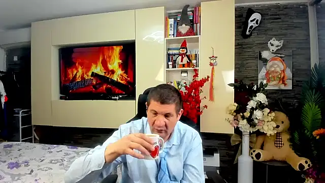 SpartacusDaddy48 online show from March 23, 10:59 pm