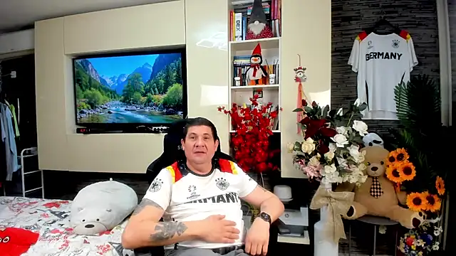 SpartacusDaddy48 online show from June 13, 3:04 am