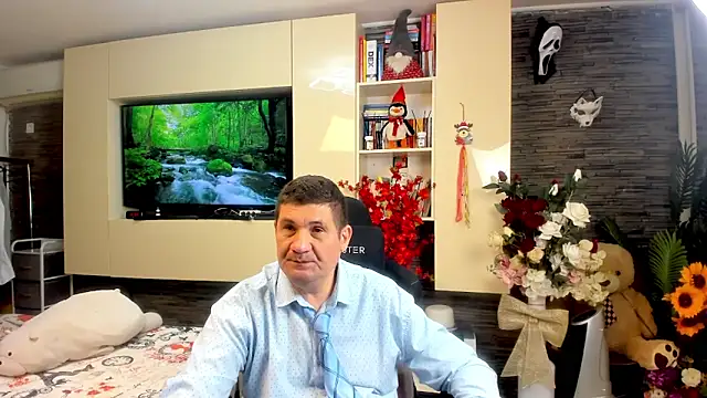 SpartacusDaddy48 online show from April 24, 11:34 am