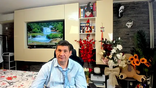 SpartacusDaddy48 online show from April 25, 11:57 am