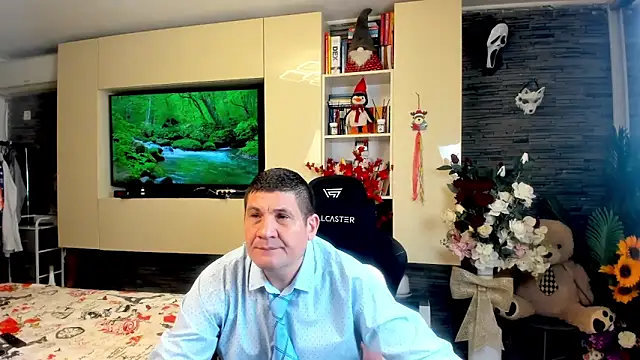 SpartacusDaddy48 online show from April 21, 3:40 pm