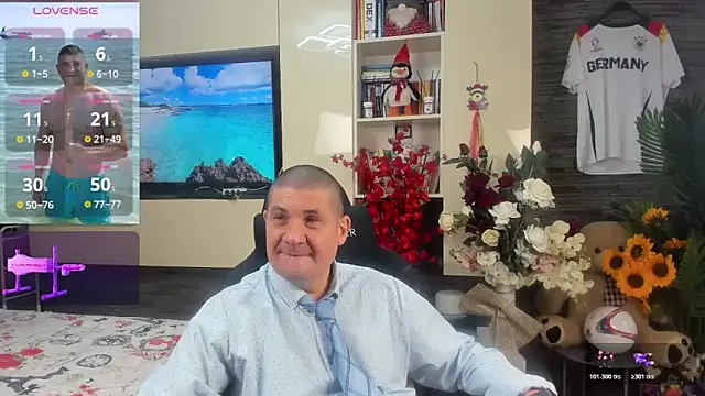 SpartacusDaddy48 online show from June 22, 9:37 am