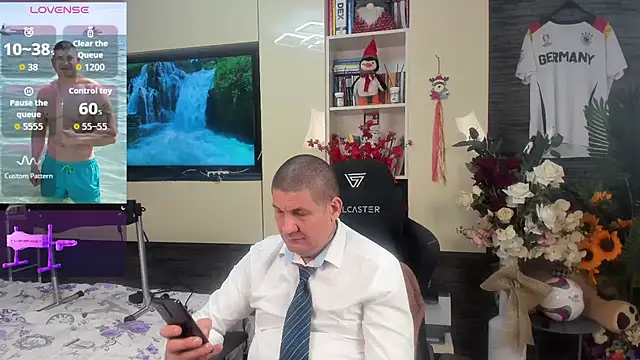 SpartacusDaddy48 online show from June 27, 12:22 pm