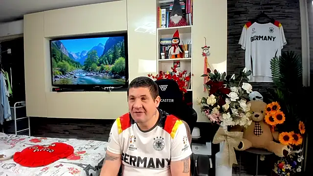 SpartacusDaddy48 online show from June 14, 2:24 am