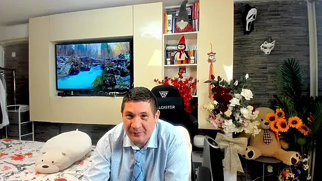 SpartacusDaddy48 online show from April 27, 2:13 pm