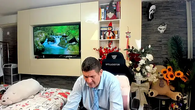 SpartacusDaddy48 online show from April 26, 2:03 pm