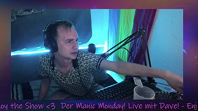 Snapshot of DaveLindau chatting on October 13, 6:36 pm DaveLindau online show from October 13, 6:36 pm