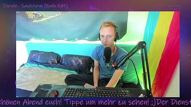Snapshot of DaveLindau chatting on September 9, 4:39 pm DaveLindau online show from September 9, 4:39 pm