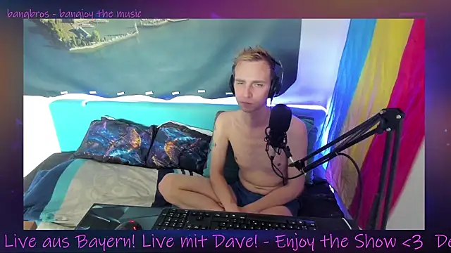 Snapshot of DaveLindau chatting on September 21, 3:23 pm DaveLindau online show from September 21, 3:23 pm