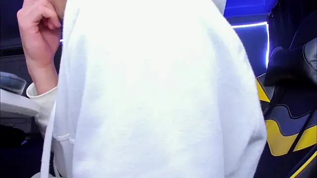 Snapshot of alexgiraldo__ chatting on October 28, 3:31 am alexgiraldo online show from October 28, 3:31 am