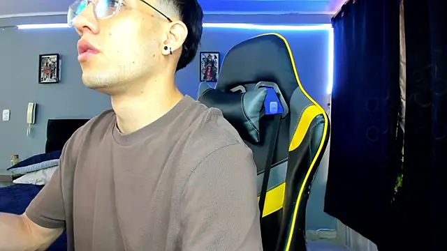 Snapshot of alexgiraldo__ chatting on September 12, 12:49 pm alexgiraldo online show from September 12, 12:49 pm