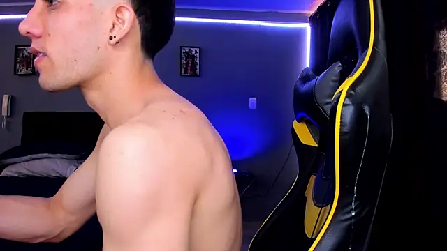 Snapshot of alexgiraldo__ chatting on September 10, 8:40 pm alexgiraldo online show from September 10, 8:40 pm