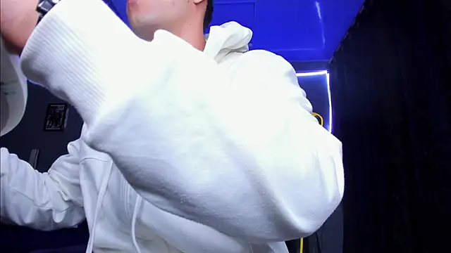 Snapshot of alexgiraldo__ chatting on October 23, 2:15 am alexgiraldo online show from October 23, 2:15 am